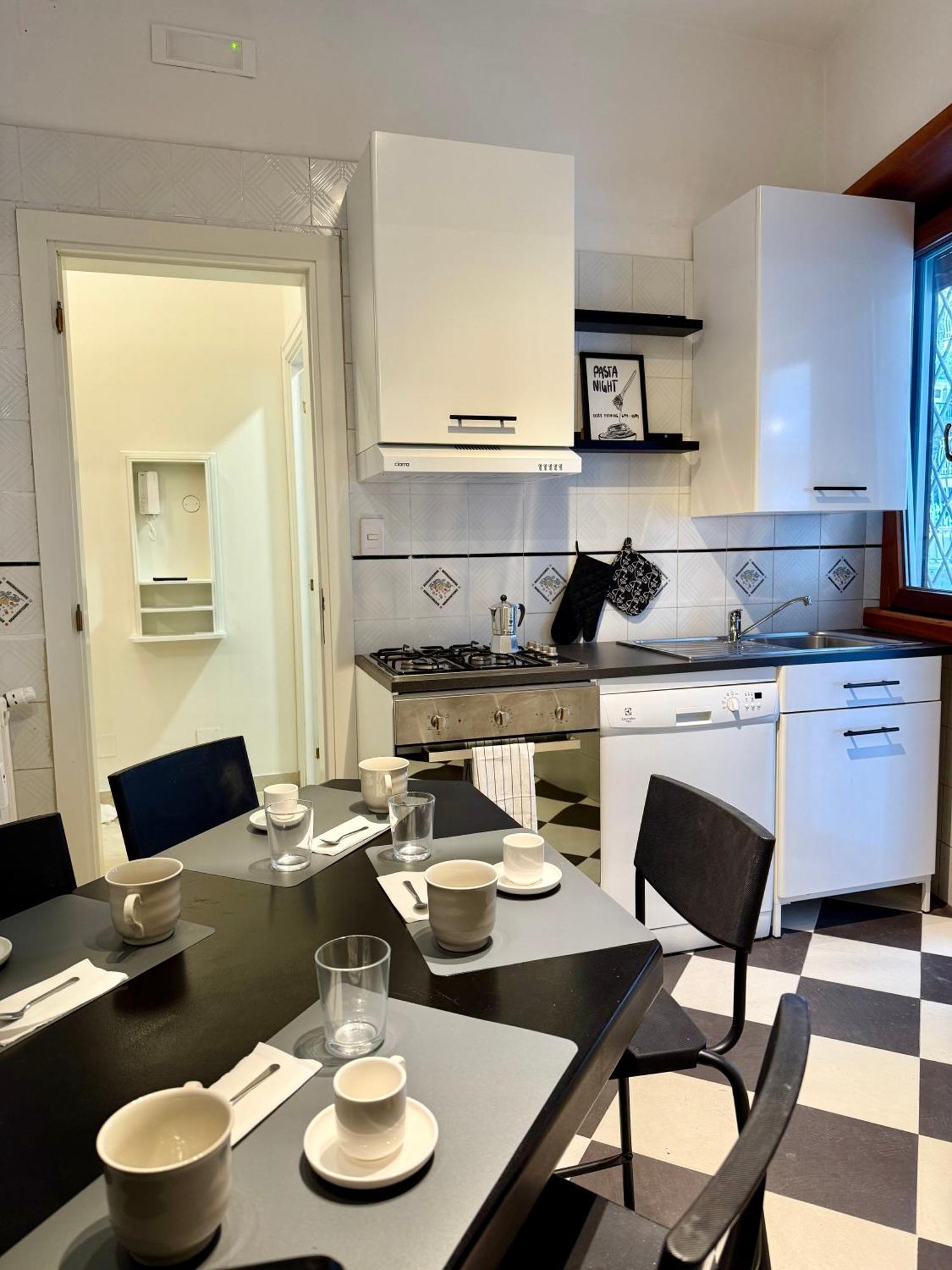 Sarhome Apartment Rom