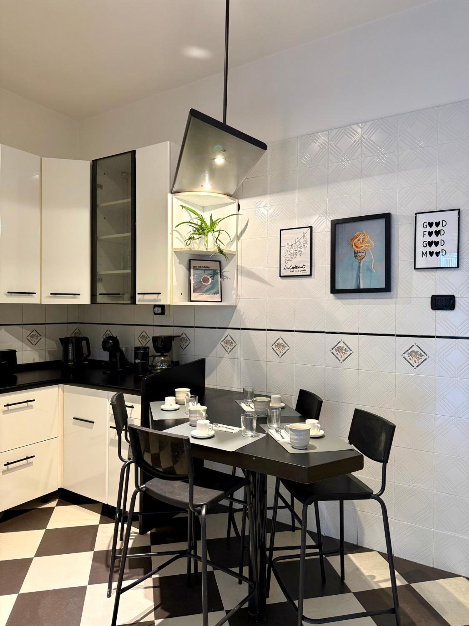 Apartment Sarhome Rom